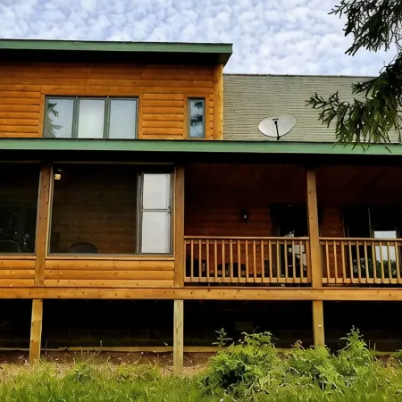 Comfortable 3 Bedroom, 2 Bath Cabin Between Lutsen Mountains and Lake Superior