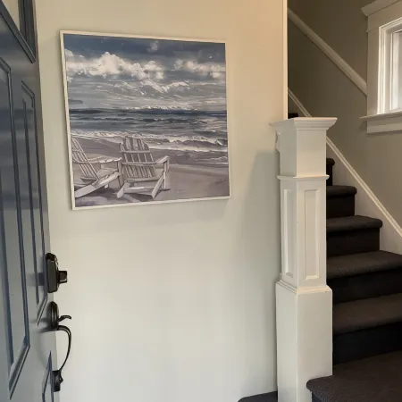 Beautiful sun filled 2 BR 3 blocks from beach- 2 beach passes- kids are free