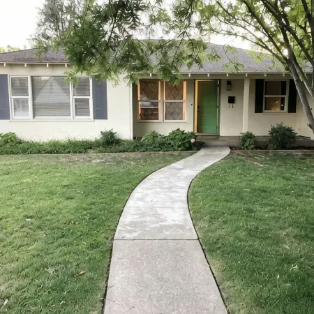 2 Bed Near Doctors Hospital: Beautiful, Sunny, New
