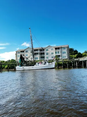 Wake up on the River!  Walk to Charming Downtown Darien.  w/Boat Slip