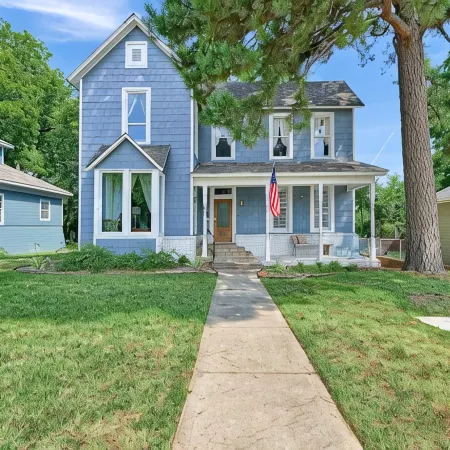 Historic home half a mile from Downtown Denison and minutes to Lake Texoma.