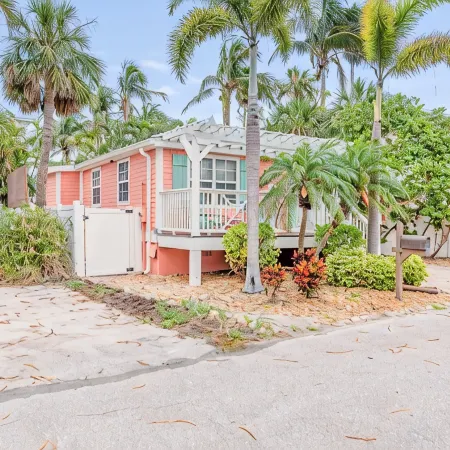 Best Little Beach House on Anna Maria Island!  With a pool & steps to the beach!