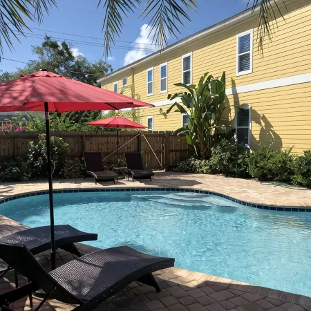 F1, Downtown St. Augustine, POOL, beaches, free onsite parking!