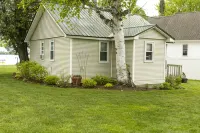 Quiet and private sandy bottom lakefront - 3-Star
