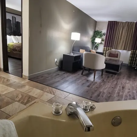 Super 8 by Wyndham Sterling Heights/Detroit Area