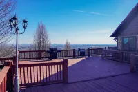 Huge 8BR Mountaintop Mansion, with Majestic Views,Oversized deck in Mt.Airy, NC.