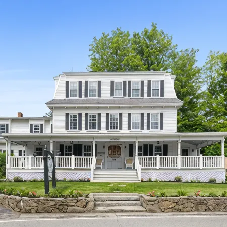 Charming Family-friendly 10 BR, 10.5 BA Property by Perkins Cove!