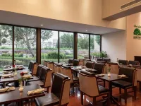 Radisson Blu Hotel, Doha Hotels near Sky view Bar