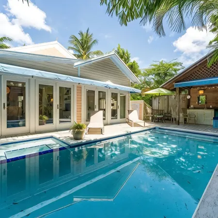 Bottoms up Bungalow - Perfect  2 Bed/2 Bath Private Pool