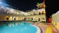 L S Haveli - A Heritage Lake View Haveli - ที่มีสระว่ายน้ำ