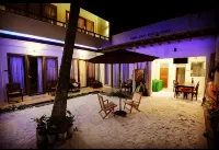 Ocean Beach Inn - Maldives - parking