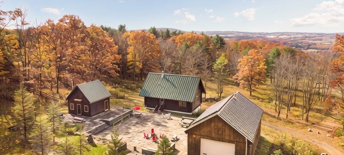 Modern Log Home Retreat and Yoga Studio, Minutes from Ithaca and Colleges Ξενοδοχεία στην πόλη Tompkins County