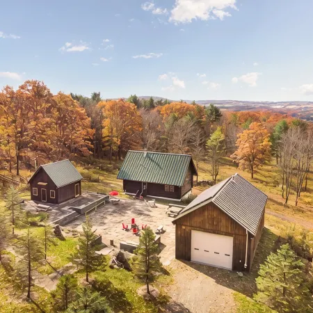 Modern Log Home Retreat and Yoga Studio, Minutes from Ithaca and Colleges