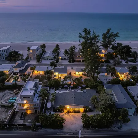 Charming Ground Level Resort Style 3unit condo unit B a few steps from the beach