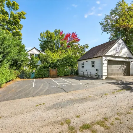 The Maple Apartment at Tudor House Vacation Rentals
