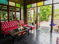 Rice Wonder Cafe & Eco Resort Hotels near Wat Saranat Thammaram