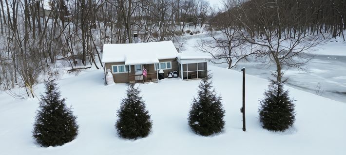 Waterfront Cottage with Hot Tub, & Fire Pit. Pet Friendly. Hotels in Union County