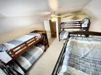 Hidden Bliss-Large 4 bedroom home at Mt Storm Lake - 3-Star
