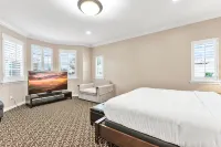 Convenient Located Warming Large 4 Bedroom 3 Bath Home Near DTLA over 2,100 SF