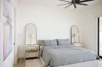 Playin Possum! NEW, Modern 5 Bed 4.5 Bath Retreat with Dock, 2 Balconies, HotTub - Boutique