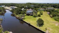 Canal Front 3 Bedroom Home / Newly Renovated - 3 stjerner