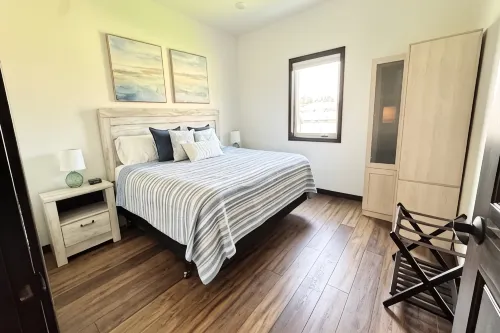 River Bluff Getaway– Upper  3BR/2BA Upper Level Unit with Gorgeous Deck Views