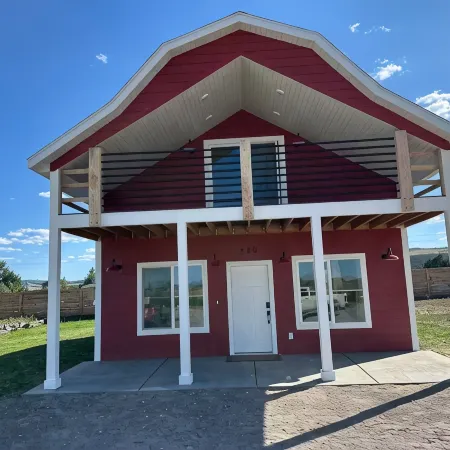 Luxury Red Barn at Stoney Farms NO CHOREs
