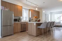 Stylish 3 bedroom townhome with rooftop patio