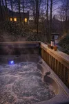 Steps to Elk River! Cozy Cabin w/ Hot Tub & Bunk Room
