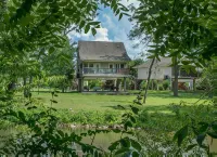 Pigeon River Cottage, river front, newly remodeled, 1 mile from Parkway. - บูติค