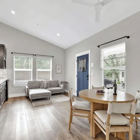 The Grove E with Hot Tub & King Bed - 2 Blks to Main