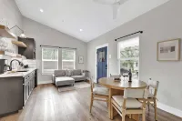 The Grove E with Hot Tub & King Bed - 2 Blks to Main - 4-Star