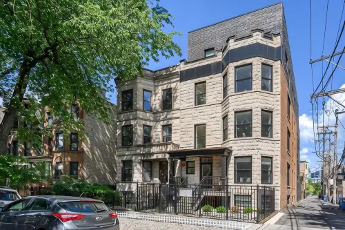 Wrigleyville 4Br • 1-Min Walk to Wrigley Field & Cta • Garage • Sleeps 8 - Apartments