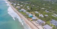 Charming Tropical Pool Home, Walk to the Beach! - WiFi