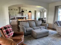 Spacious Home near 2025 EAA Airventure with indoor and outdoor entertaining! - Boutique