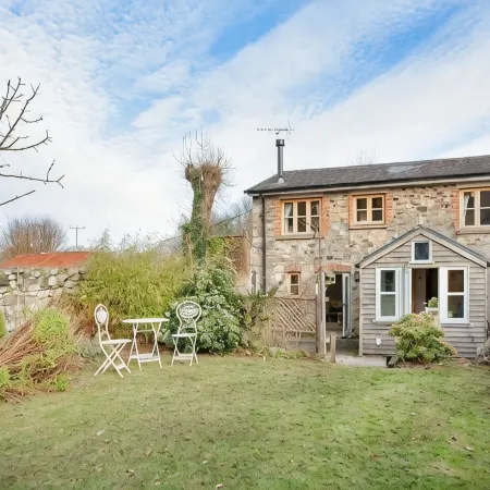 Escape to The Coach House, our picturesque and cosy cottage Отели в г. Окхемптон