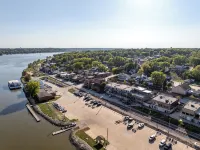 Lone Star Loft on the Mississippi River!