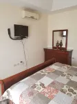 Spacious, Centrally Located 2BR Apartment: The Heart of Kingston - บังกะโล