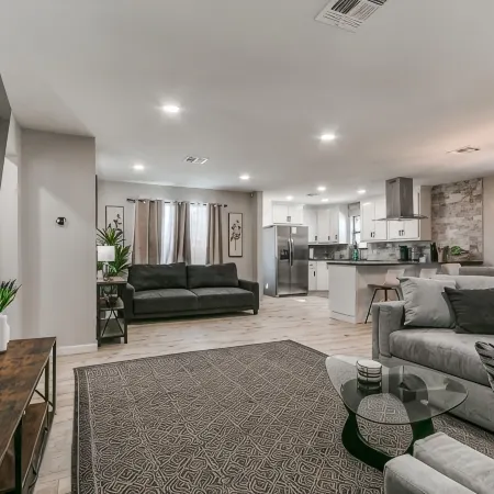 Luxury Downtown Retreat - Walk to Main St - New Stylish & Comfy!