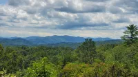 "Her Endless Views" Cabin Has Incredible Mountain Views, Hot Tub, and Firepit - 4-Sterne