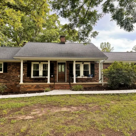 NO CLEANING FEE Century farmhouse on Lake Keowee near Clemson