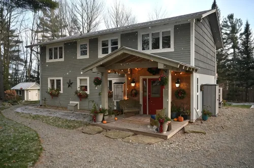 Large Cozy House- Family Friendly w/ Indoor Hot Tub, 5mi to Jay Peak - Balkoner