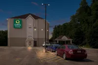 Microtel Inn & Suites by Wyndham Washington/Meadow Lands - parking