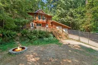 Cedar-sided cabin, RV parking, Kids & Pet friendly - Chalets