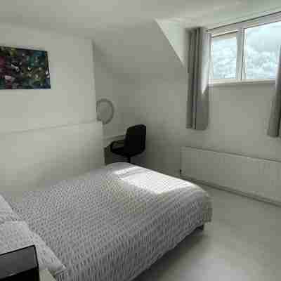 The Perfect Base to Explore the Wonderful Sights and Sounds of Derry City Rooms
