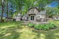Family Fun on Otsego Lake - HUGE yard, kayaks, paddleboards, zip line and more! - 民宿