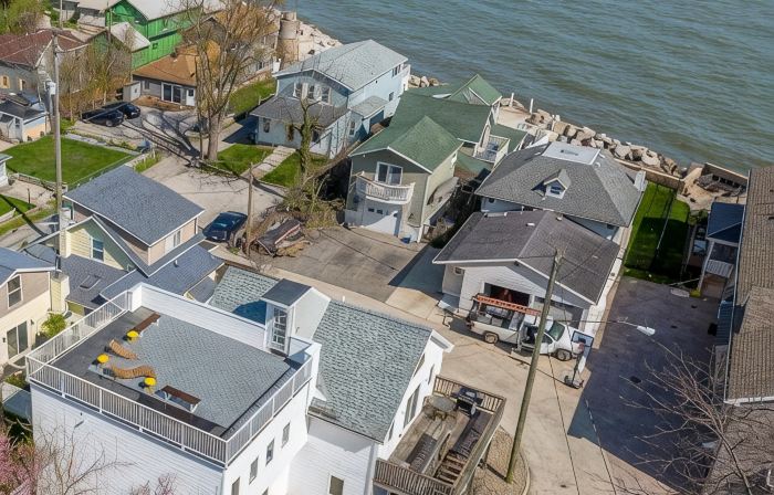 Unique 6 Bedroom Lakeview Home with Roof Terrace