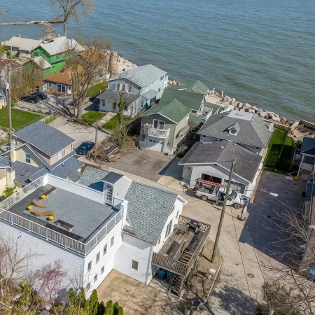 Unique 6 Bedroom Lakeview Home with Roof Terrace