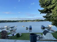 Lakefront Luxury Living: Chef's Kitchen, Fire Pit, Stunning Views & Boat Rental - Wifi