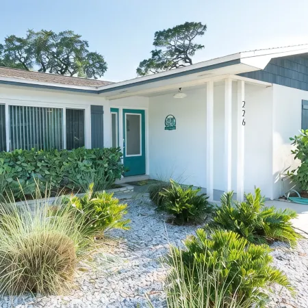 Coral Cottage Pool/Gas Firepit a 3 Bed 2 Bath Sleeps 6